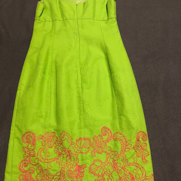 Ready for Spring and Summer!
Beautiful green dress w/ fuchsia detail. - Picture 2 of 5